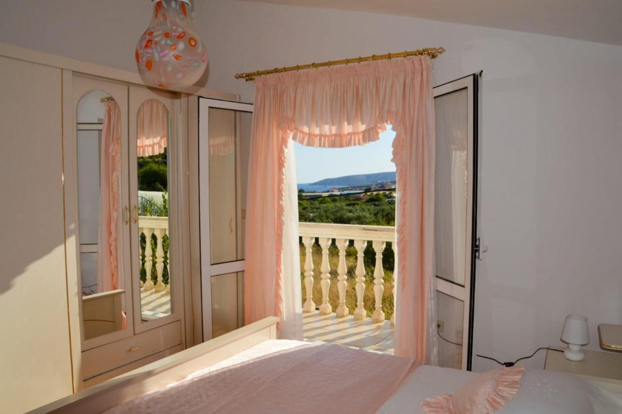 Apartment Blanka With A Beautiful View Of Trogir Exterior photo