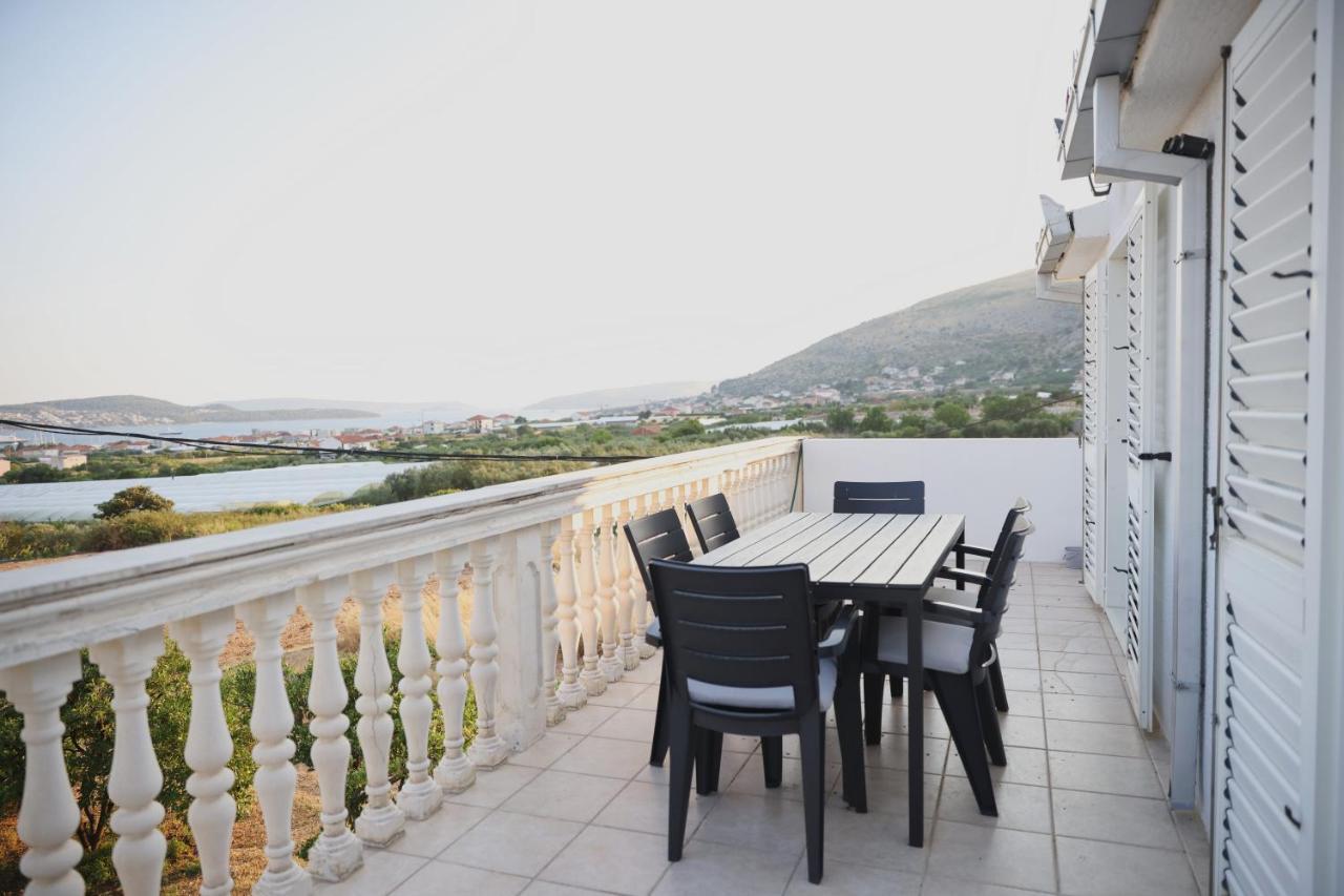Apartment Blanka With A Beautiful View Of Trogir Exterior photo