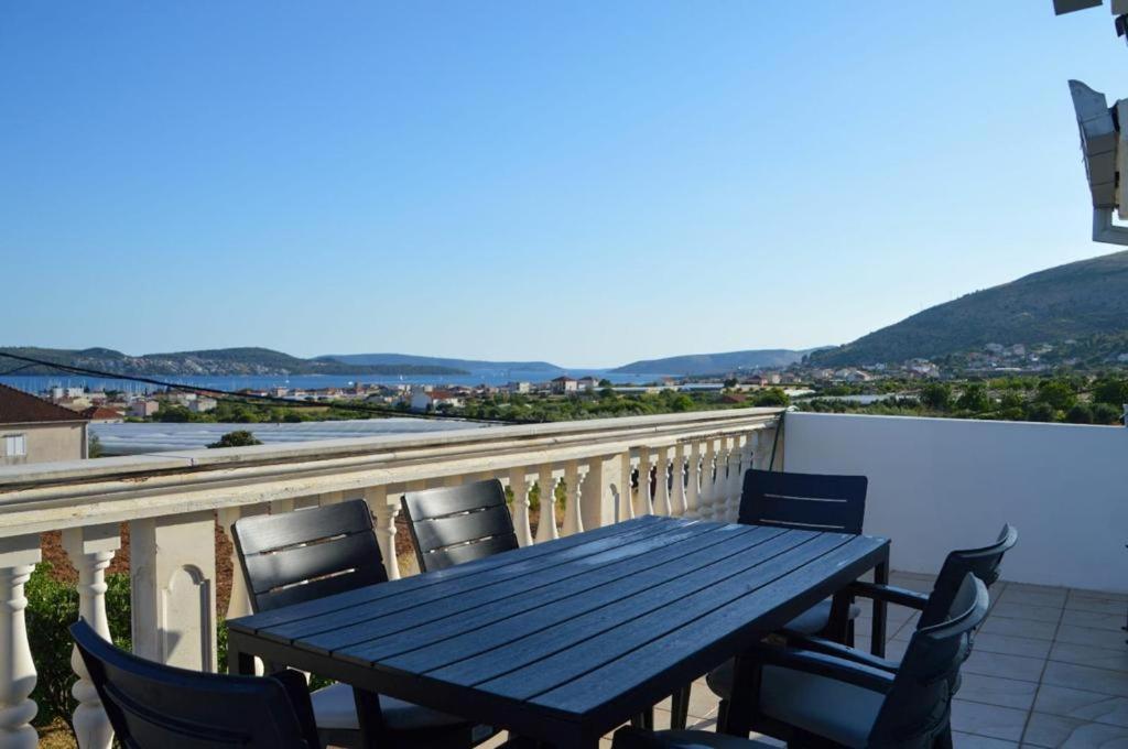 Apartment Blanka With A Beautiful View Of Trogir Exterior photo